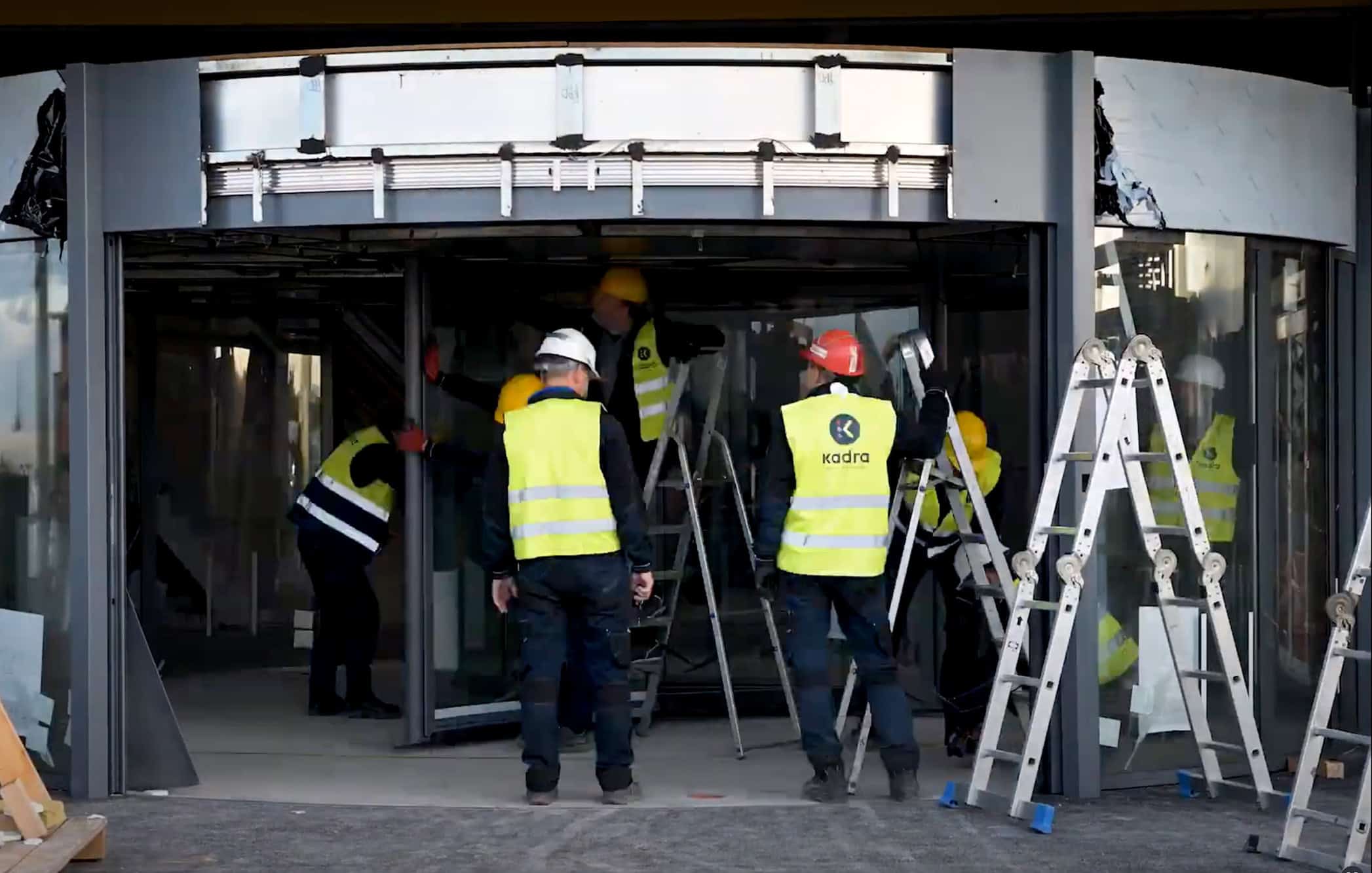 Precision assembly - revolving door over 7 meters in diameter