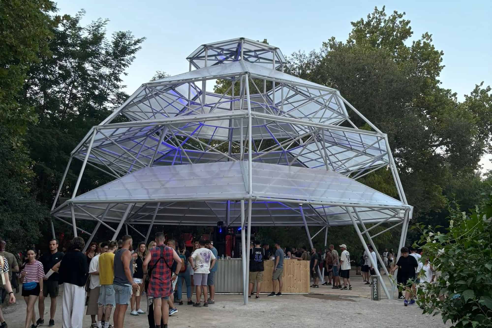 Custom cellular polycarbonate structure for Electric Castle