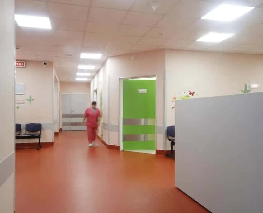 How can we create a welcoming atmosphere, KADRA automatic doors