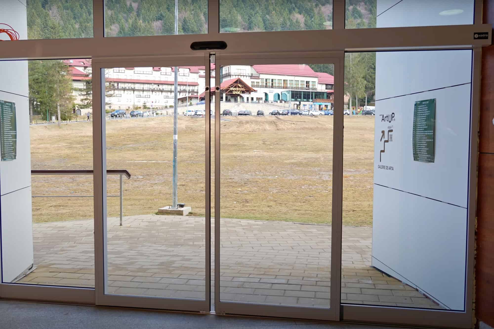 XXL automatic sliding door for the Salvamont Centre in Poiana Brașov