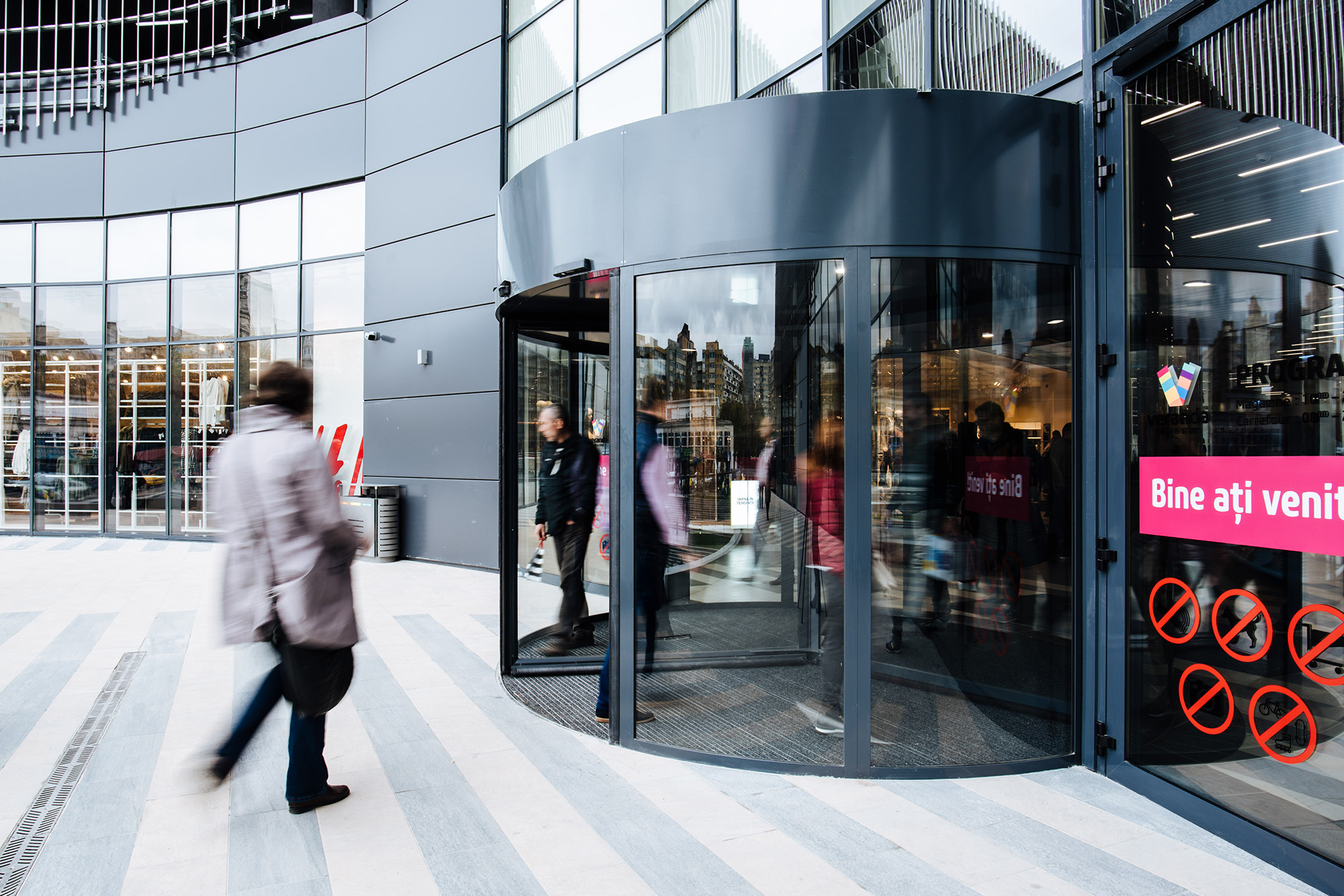 Automatic door maintenance in retail: Case study from a high-traffic mall