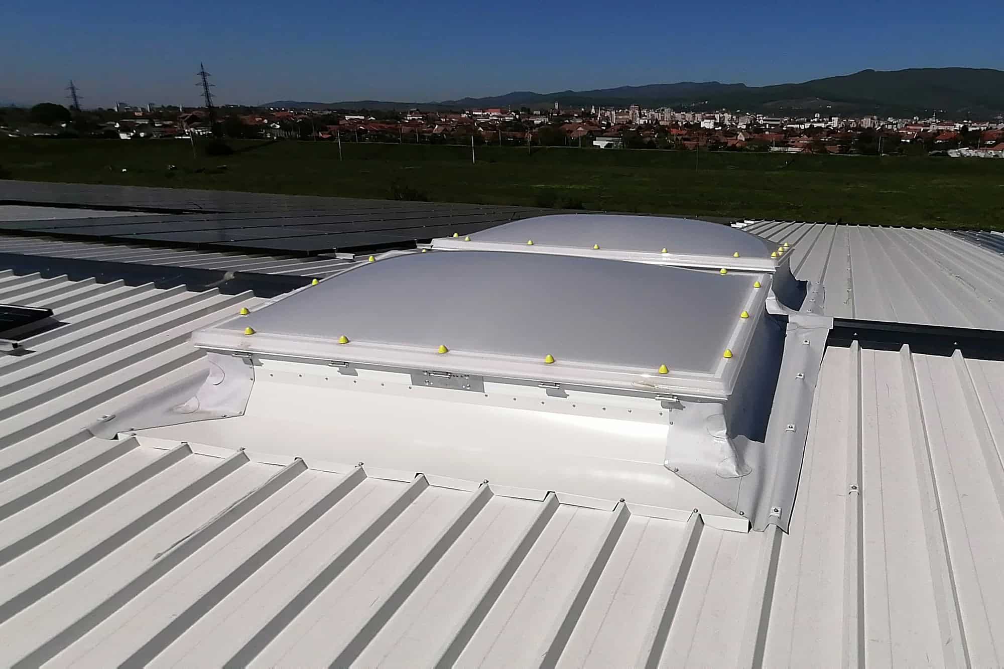 Smoke vent service - maintenance and repairs 7 Ventilație de pe acoperiș pentru sistem de desfumare, soluție Kadra.