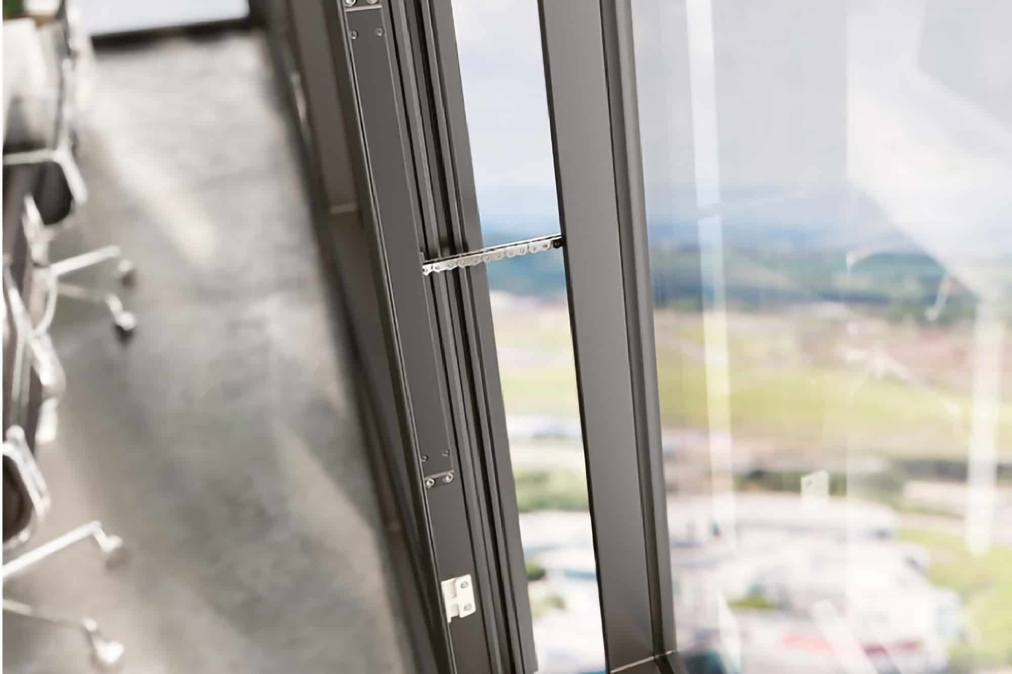 Window automation service - maintenance and repairs 12 Automated window system with smart control.
