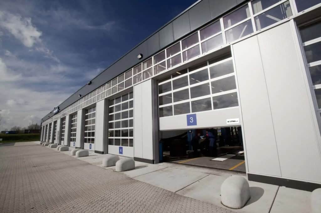 Rapid industrial door for commercial and industrial spaces.